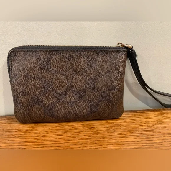 EUC Coach Corner Zip Wristlet in Signature Canvas - Picture 2 of 4